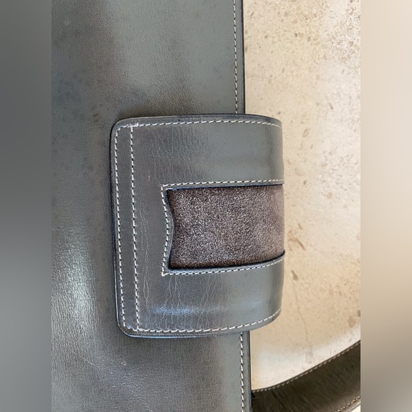 Vintage 1970s Gray Gucci Shoulder Bag with G Clasp and Suede Details - Picture 12 of 16